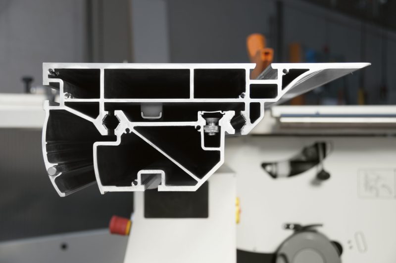 SCM minimax cu 410es (3-Phase) 8HP/10.5' Slide