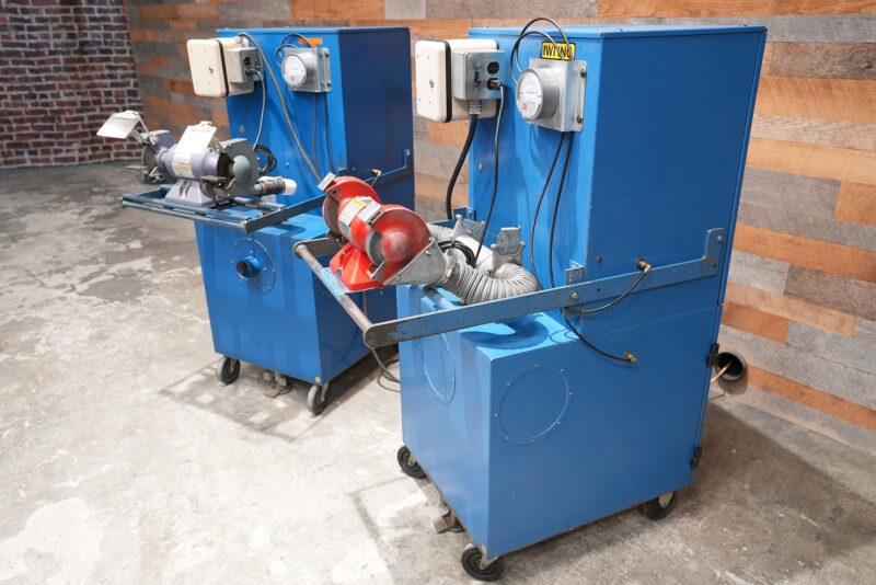 Donaldson Torit VS 550 Dust Collector W/Built in 1/3 hp Baldor Grinder/Buffer