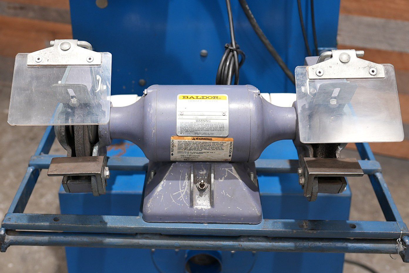 Donaldson Torit VS 550 Dust Collector W/Built in 1/3 hp Baldor Grinder/Buffer