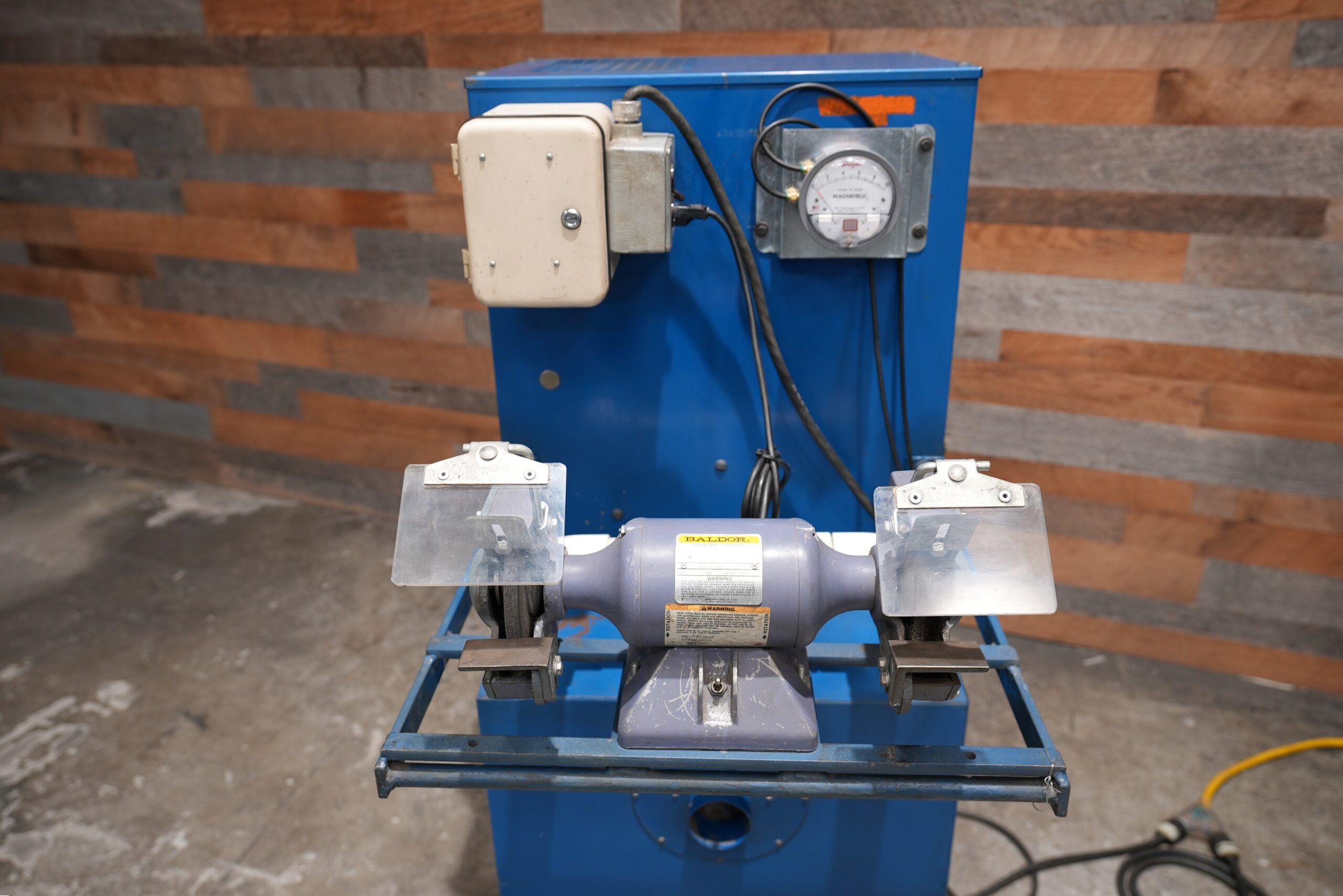 Donaldson Torit VS 550 Dust Collector W/Built in 1/3 hp Baldor Grinder/Buffer
