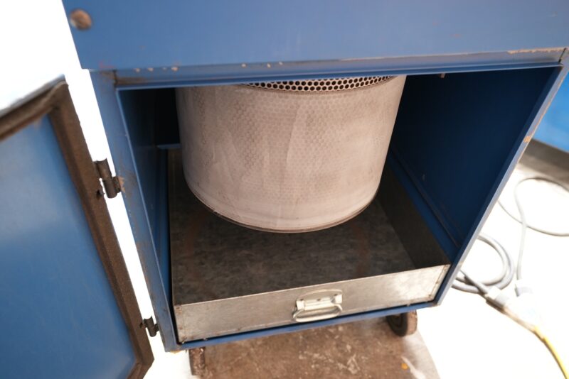 Donaldson Torit VS 550 Dust Collector W/Built in 1/3 hp Baldor Grinder/Buffer