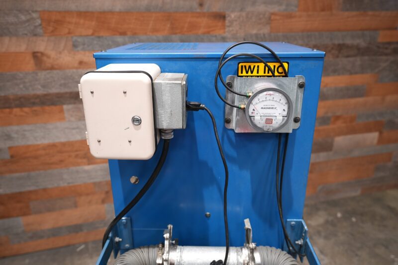 Donaldson Torit VS 550 Dust Collector W/Built in 1/3 hp Baldor Grinder/Buffer